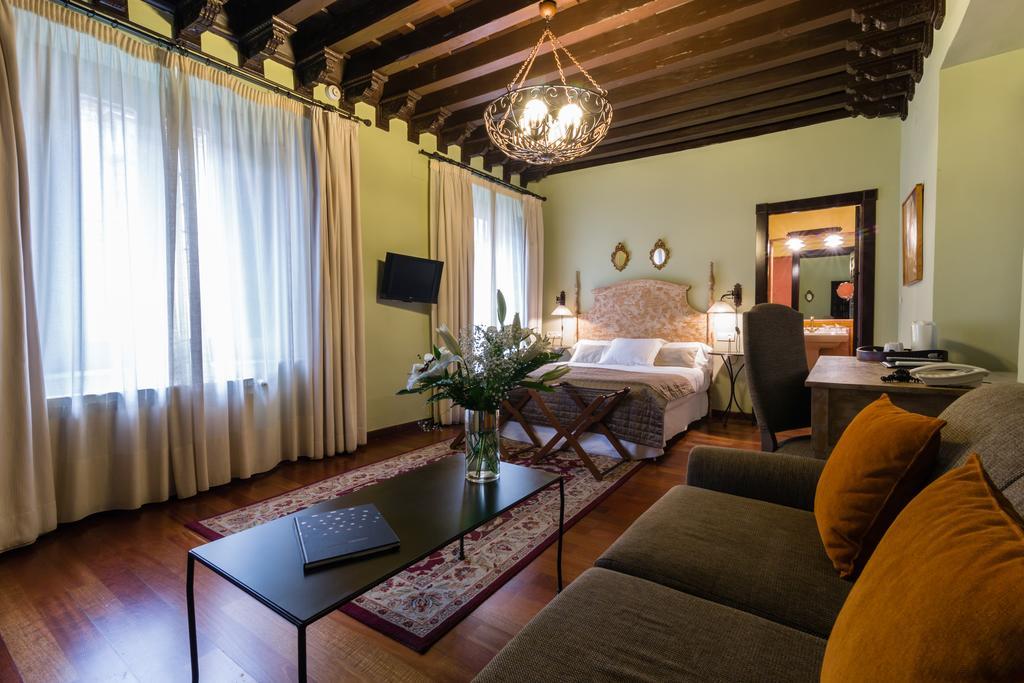 Palacio De Mariana Pineda Granada Kamer foto